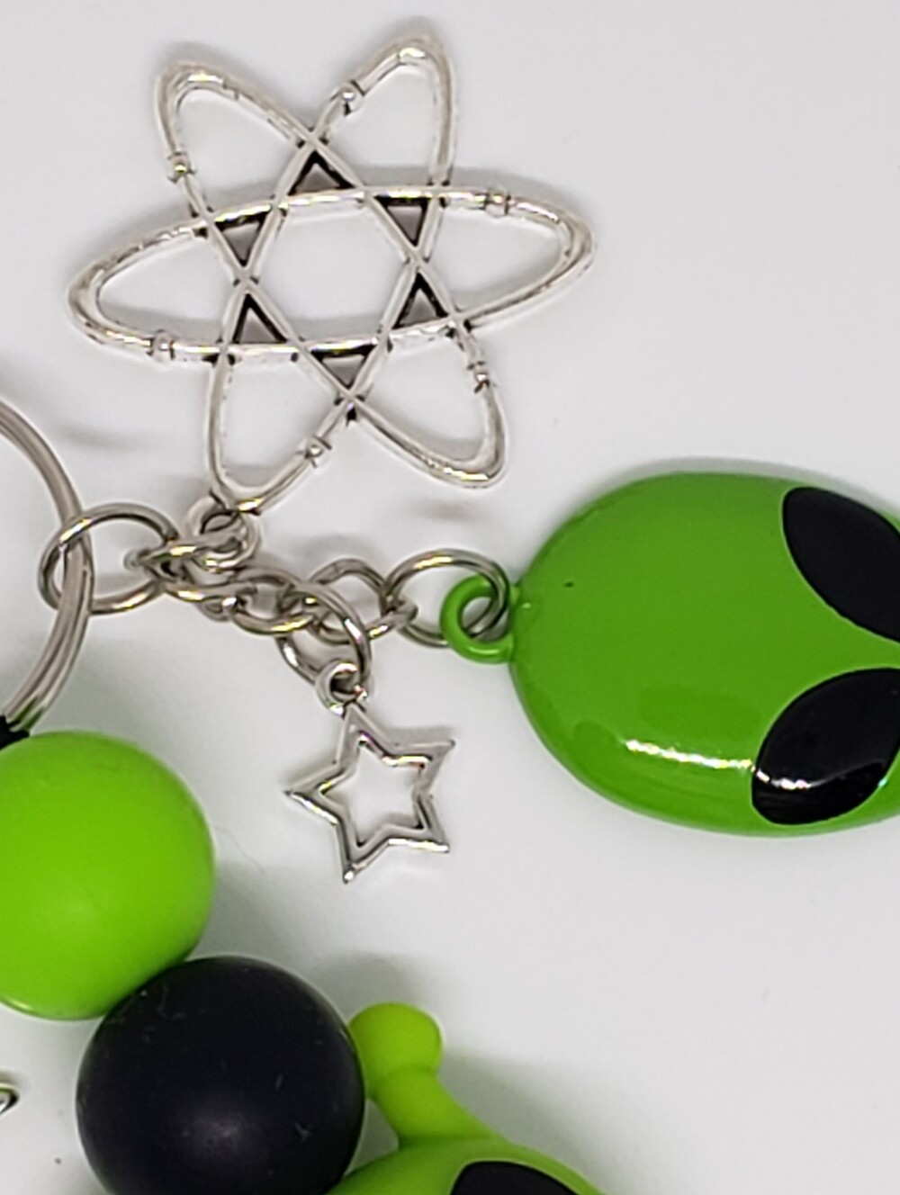 Handmade Silicone Focal Beaded Alien Keychain - Picture 2 of 5